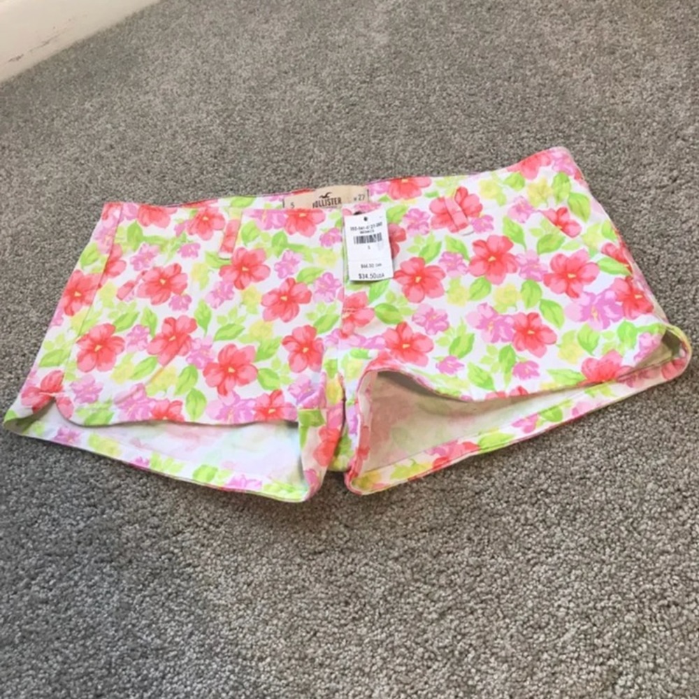 Hollister shorts size 5 NWT